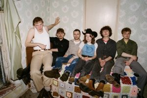 Fat Dog miran a los ochenta con “Go F*** Yourself”
