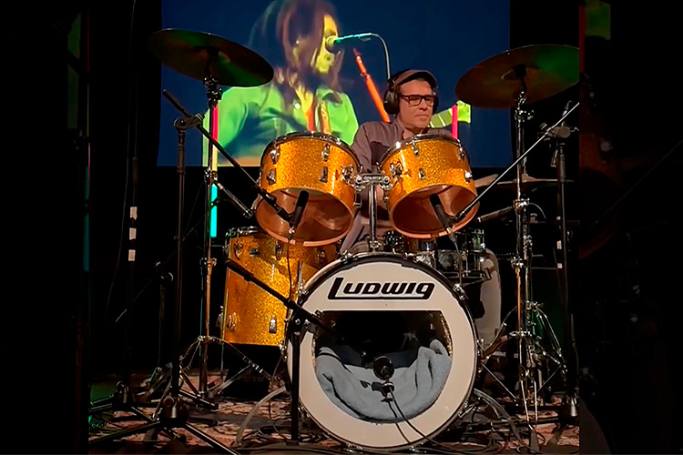 Joan Reggae Drummer celebra la música jamaicana con “Stronger Together”