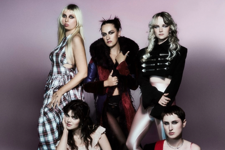 The Last Dinner Party comparten su crudo nuevo single “Big Dog”