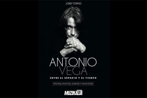 El libro “Antonio Vega. Entre el espacio y el tiempo” llega a tiendas