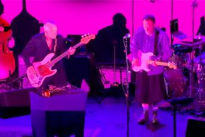 Thom Yorke se une a Flea en el escenario en Londres
