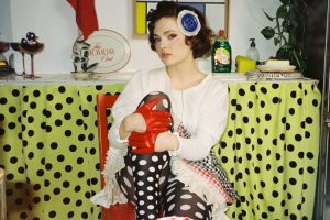 Estrenamos “Y sin querer”, el nuevo single de Anne Lukin