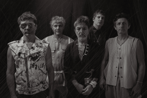Babasónicos presentan “Cuerpos Vol. 1” en festivales españoles