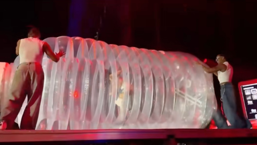 Katy Perry surfs the public inside a bottle in Santiago