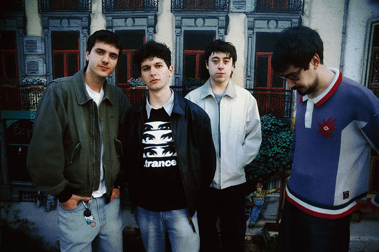 Niños Raros anticipan su álbum debut con “Marcas” y “Luces”