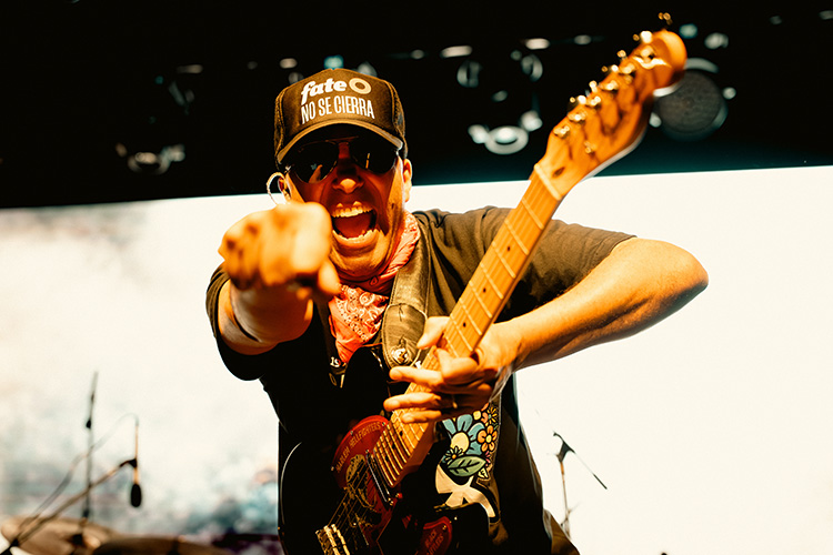 Tom Morello se cae del BBK Legends Bilbao por motivos familiares