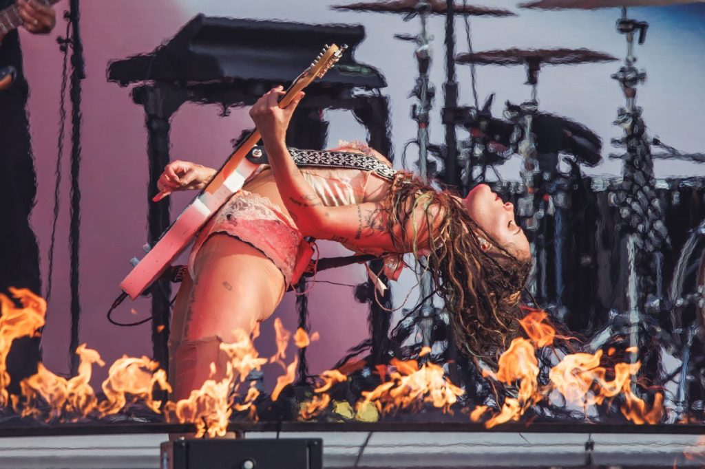 Halsey and the unusual Twenty One Pilots show sweep everything in Mad Cool