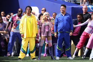 Madonna opens the World Cup halftime show with a video clip with Ronaldinho and Ronaldo