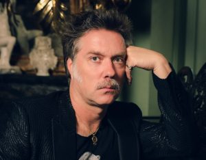 Rufus Wainwright, in love with Bad Bunny: "I would sleep with him"