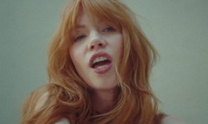 Carly Rae Jepsen dedicates 'Motivation' to all forms of family