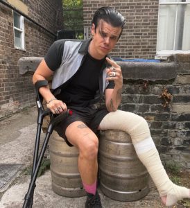 Yungblud to complete tour with broken leg