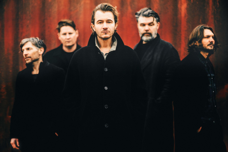Editors estrenan “Seriously”, tercer adelanto de “Surface, Echo & Sound”