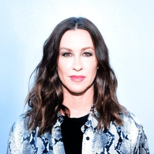 Fraud, extortion, drugs… Alanis sues her former tour manager